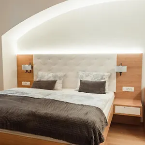 *** Hotel Operna Klet Eslovénia